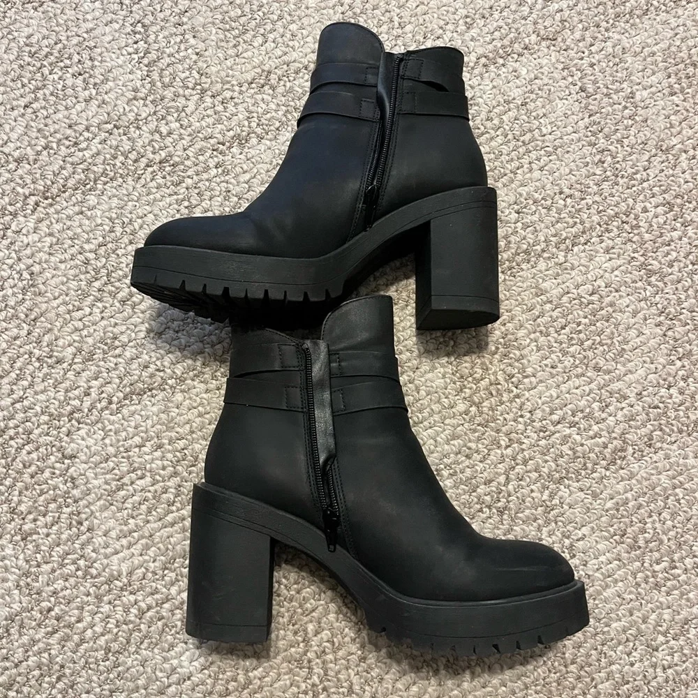 Wonderly Black Nessie Ankle Boots with Buckle Detail size 8 - Picture 3 of 6